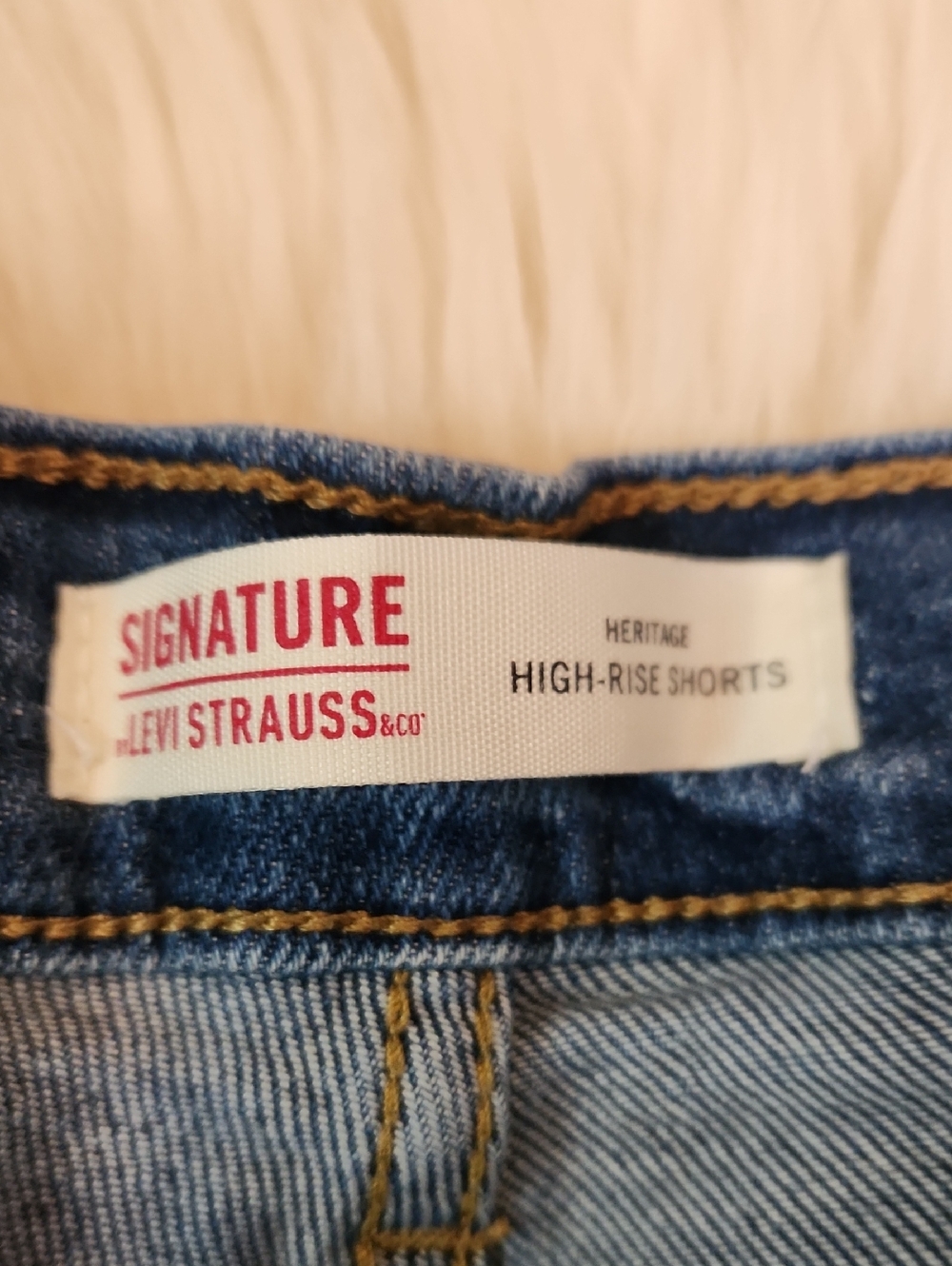 Levi Strauss Medium Wash Heritage High Rise Shorts - Picture 2 of 4
